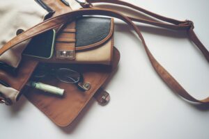 Finding the Right Shoulder Bag Wholesale Supplier and Clutch Bag Supplier for Hong Kong’s Fashion-Forward Market